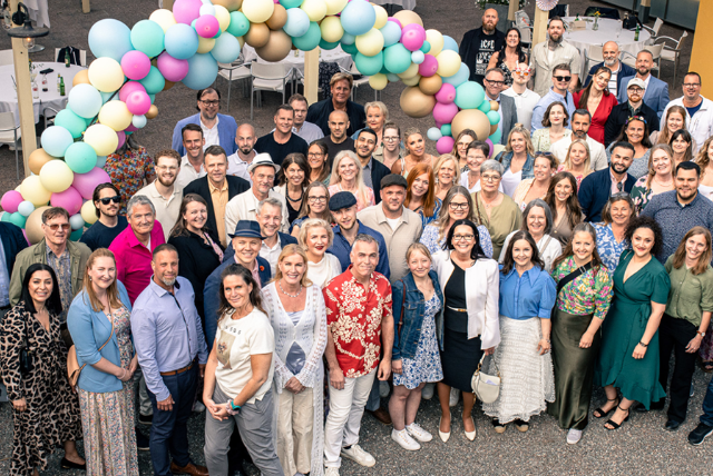 Gruppbild på människor