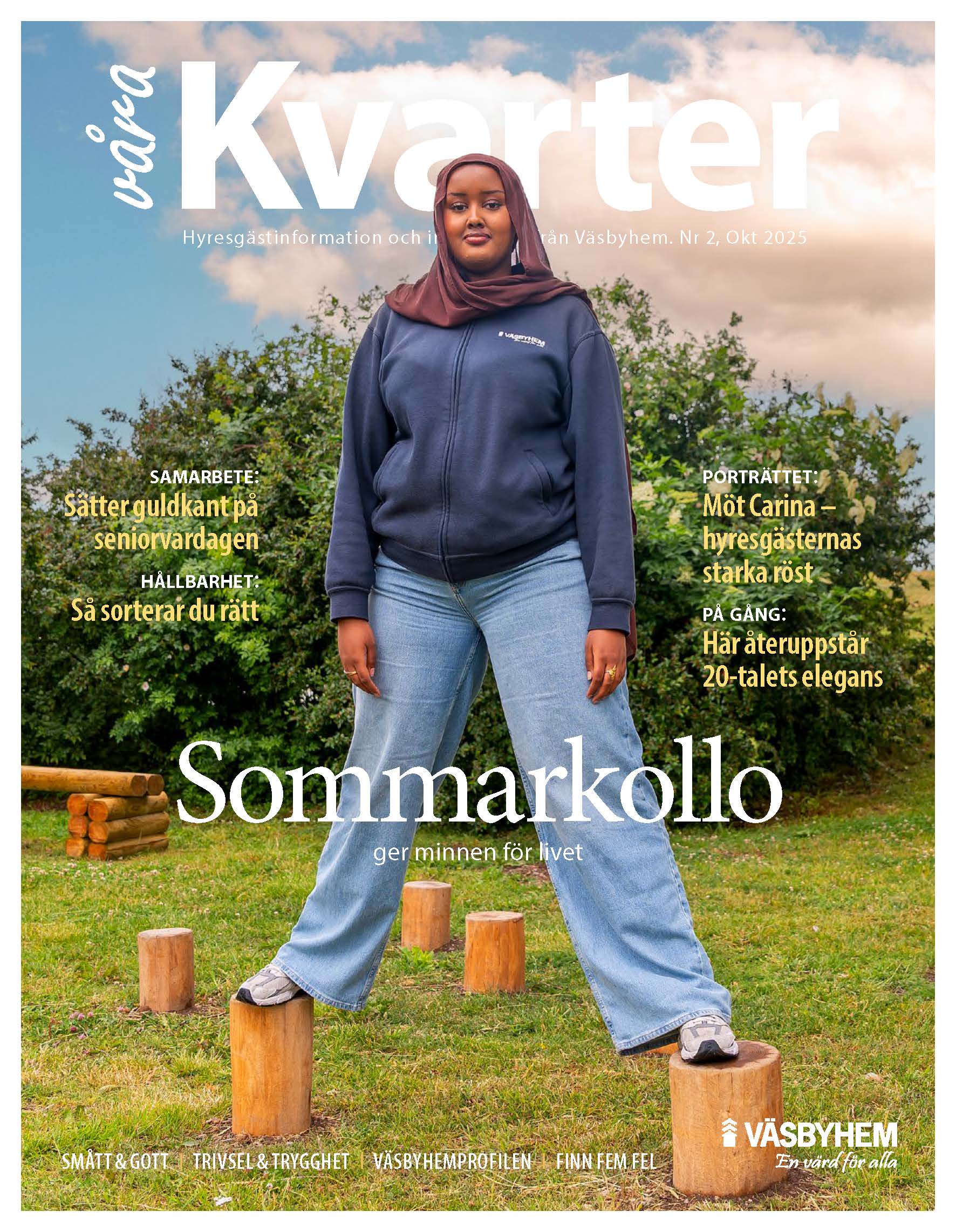 En kvinna i blå kläder balanserar på stående stockar i en parkmiljö.